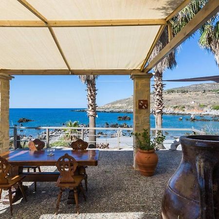 Villa Proto Helidoni - A Cozy Beachfront Villa Petres  Buitenkant foto