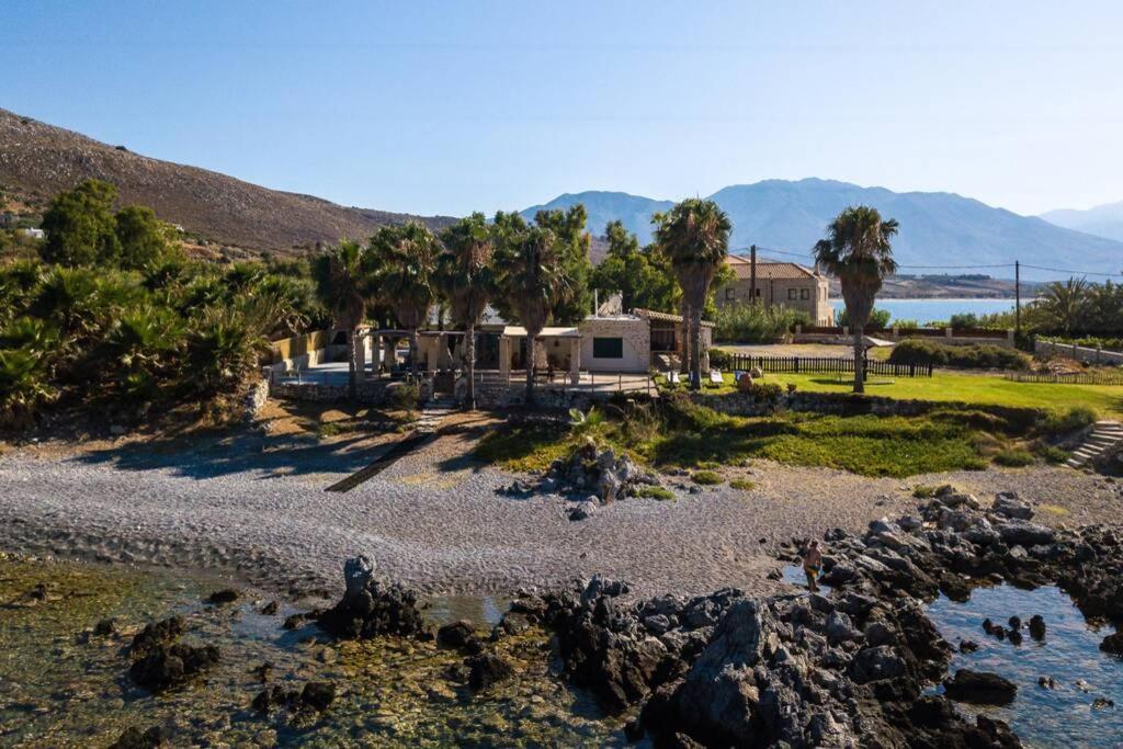 Villa Proto Helidoni - A Cozy Beachfront Villa Petres  Buitenkant foto