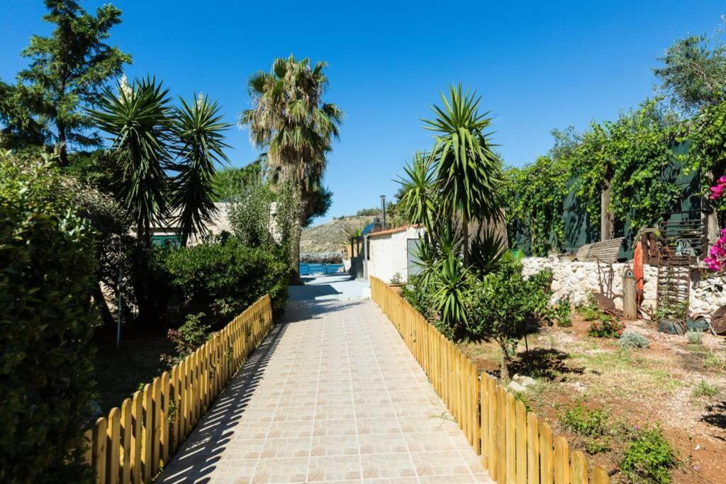 Villa Proto Helidoni - A Cozy Beachfront Villa Petres  Buitenkant foto